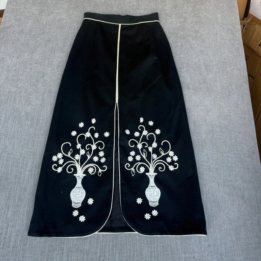 Vintage Robbie Bee Pencil Skirt Womens Black White Trim Floral Vase Embroidery